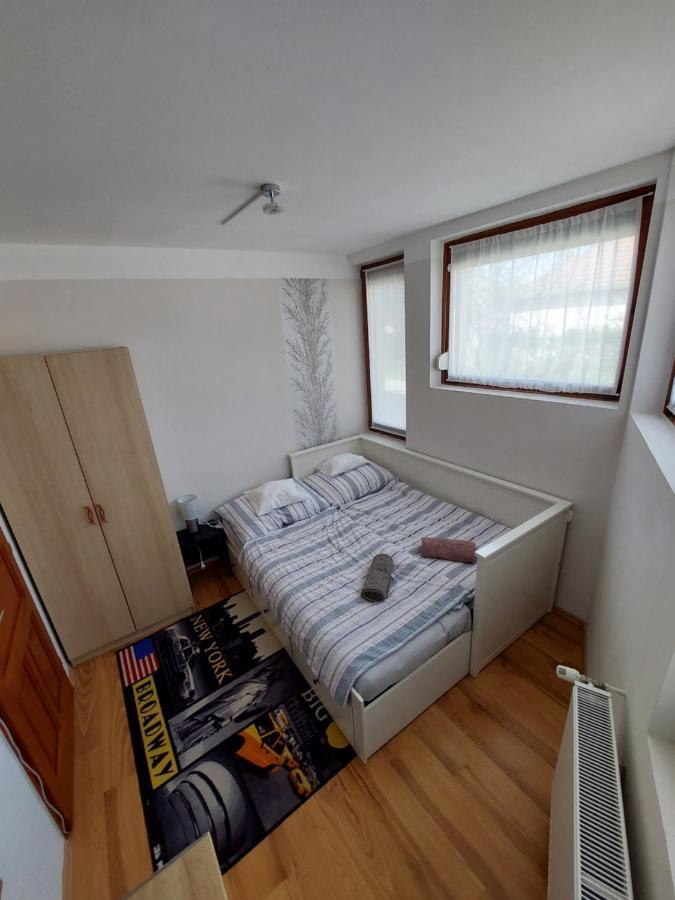 Csaladbarat Vendeglak Szegedi Maganszallashely 9 Fo Reszere, Nagycsaladok Es Barati Tarsasagok Reszere Dış mekan fotoğraf